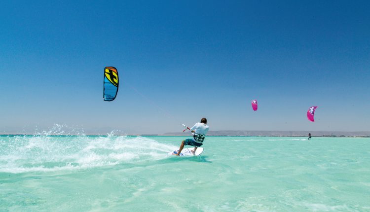 kite surfing 3857693