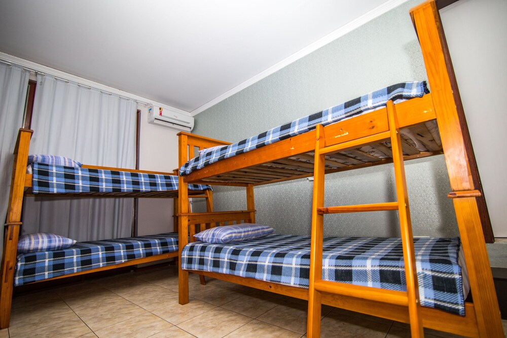 4. Hostely
