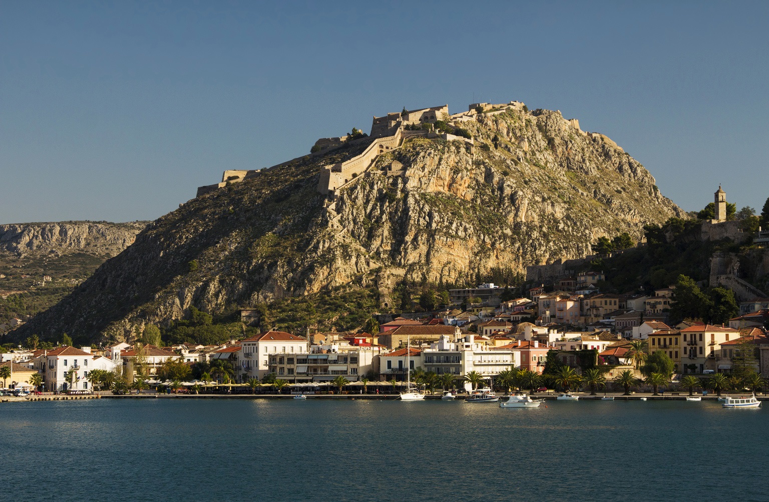 8. Сказочные замки в городе Нафплио