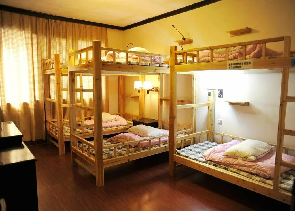 2. Хостелы и Бюджетные Отели