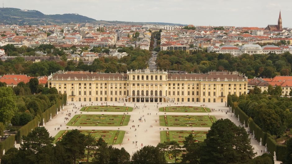 Grand Tour of Schönbrunn Palace in Vienna, Austria