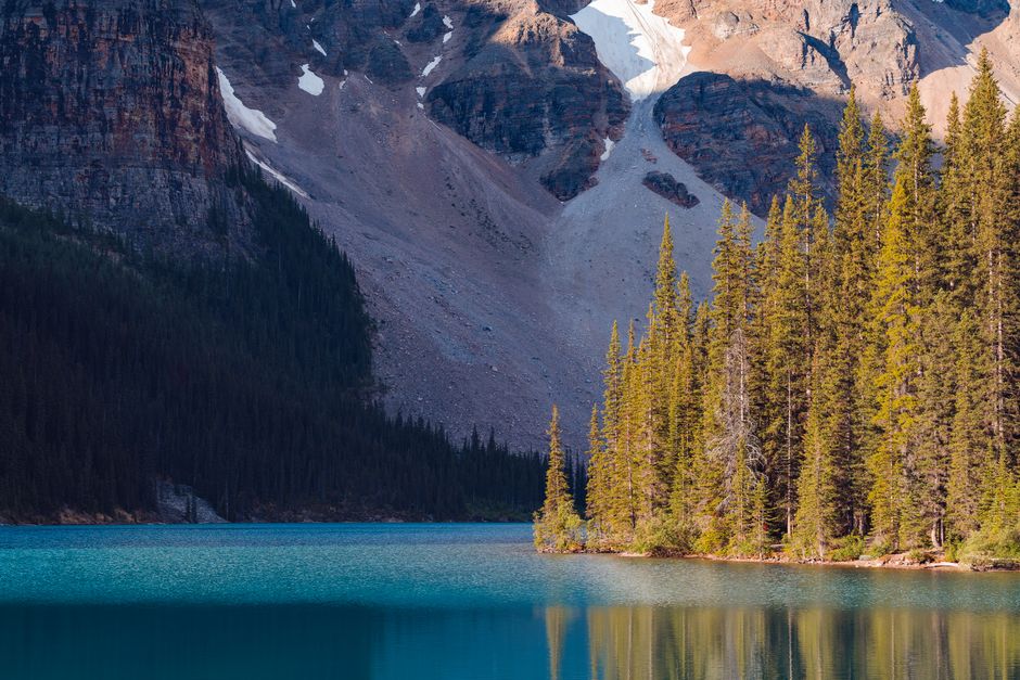 Majestic mountains and turquoise lake in Banff National Park, Alberta, Canada