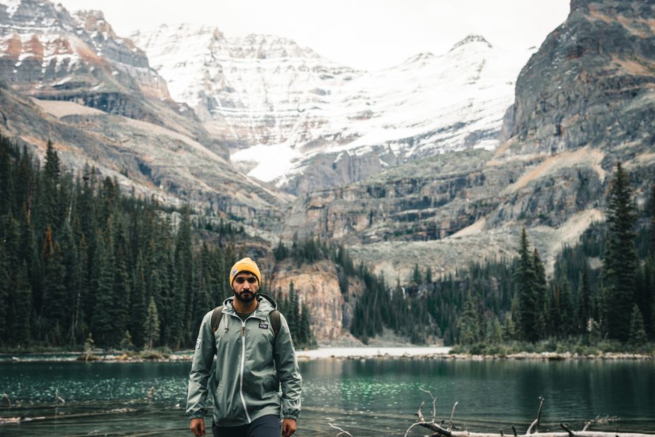 Travelers enjoying the Canadian Rockies, symbolizing peace of mind with Canada travel insurance