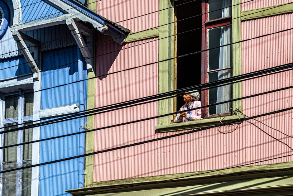 Colorful houses and historic funiculars in Valparaíso, Chile