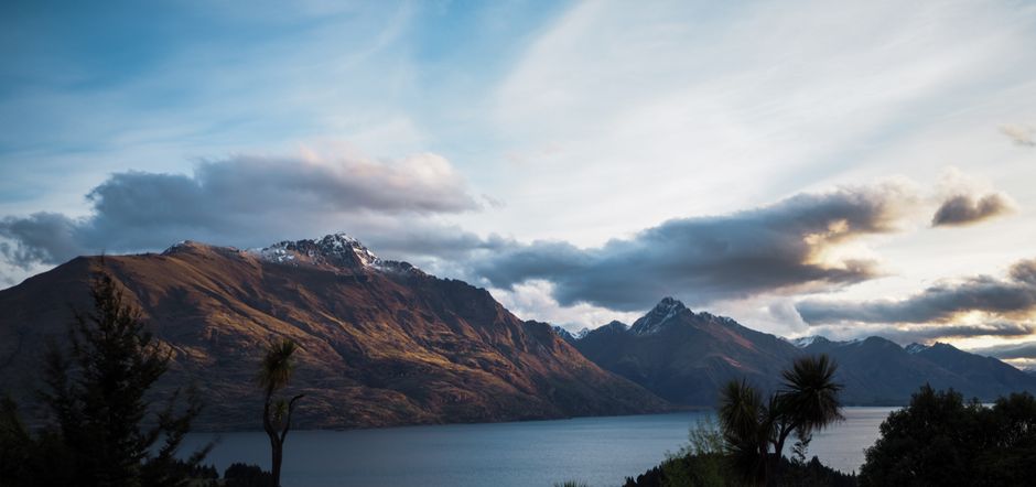 Stunning accommodation with a view of the mountains in New Zealand