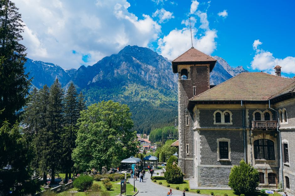 Peleș Castle in Sinaia, Romania, a stunning royal palace nestled in the Carpathian Mountains
