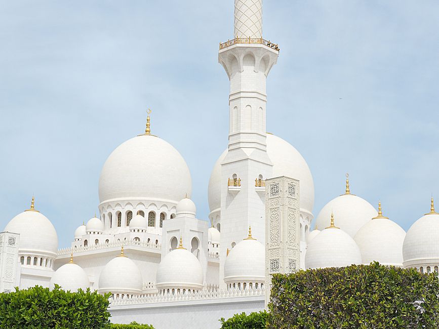 Grand Mosque in Abu Dhabi, UAE, showcasing stunning Islamic architecture