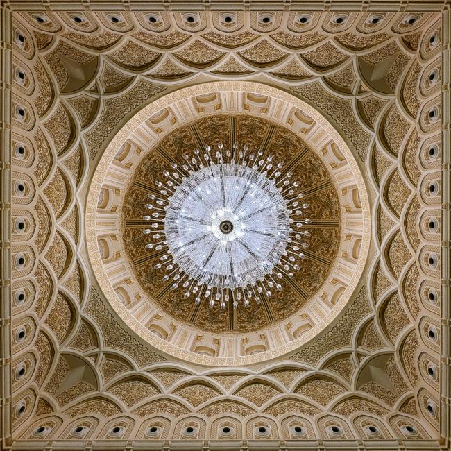The majestic Sultan Qaboos Grand Mosque in Muscat, Oman, showcasing its stunning architecture and cultural significance.