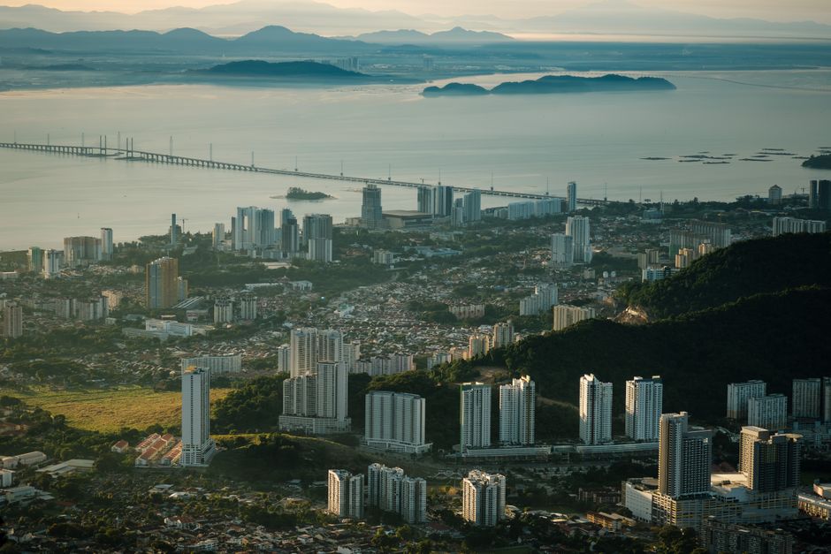 Singapore skyline with a bridge, symbolizing easy day trips to nearby destinations