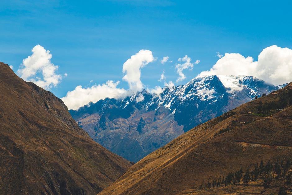Scenic train journey through the Peruvian Andes mountains