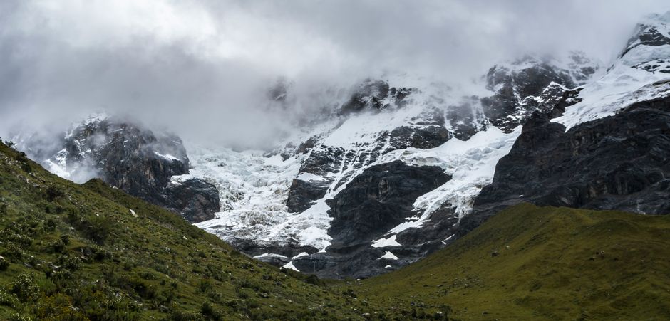 Diverse Peruvian landscapes showcasing different climates, from misty coast to sunny mountains