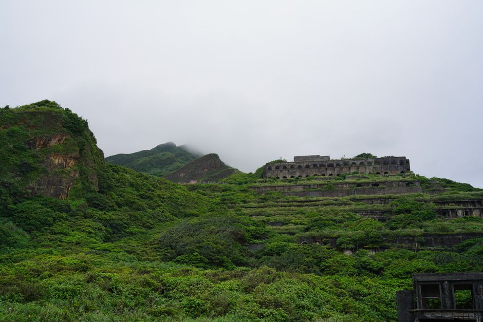 Lush green mountains and clear skies in Taiwan, representing pleasant weather for travel.